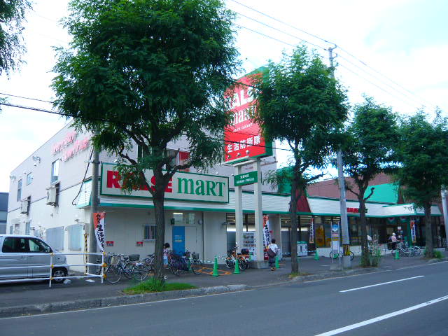 Supermarket. Raruzumato Yamahana store up to (super) 601m