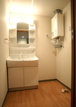 Washroom. Spacious dressing room ☆ 