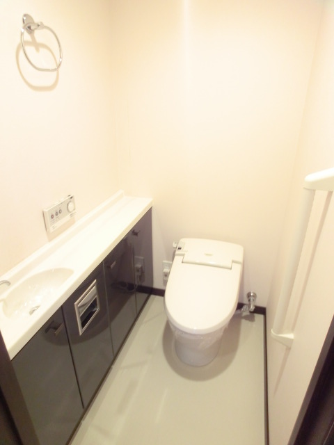 Toilet. Tankless toilet. I think you can use a wide space. Above all fashionable ☆ 