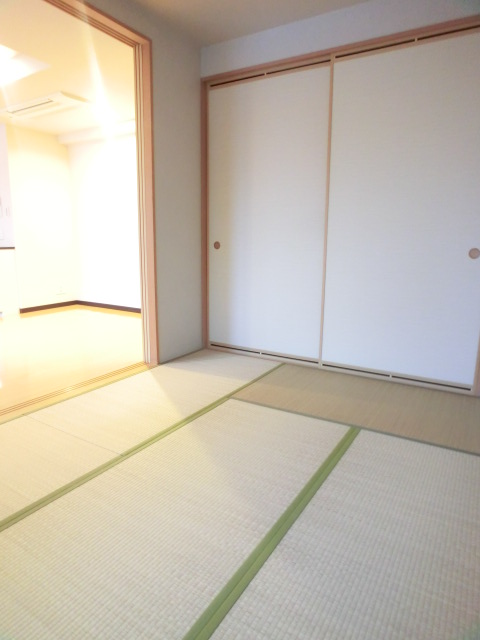 Other room space. Japanese-style room is next to the living room. It is likely to also be used as a guest room. 