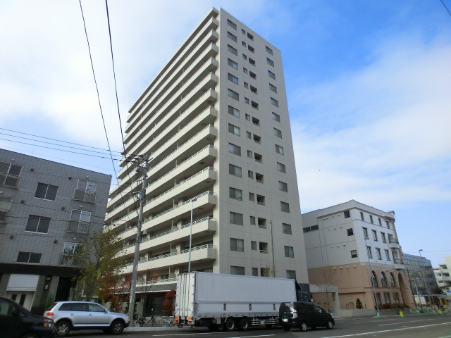 Building appearance. Subway Maruyama Park Station 2-minute walk