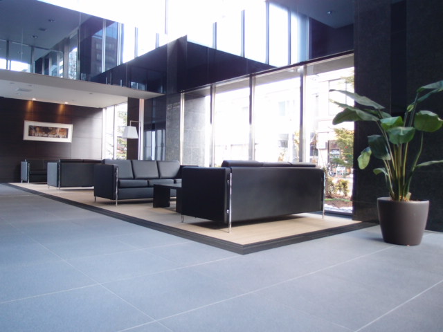 lobby. Visitors can correspond in the lobby, such as hotels!