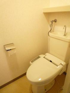 Toilet. Economical natural gas adoption, It is spacious 3LDK Recommended. 