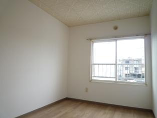 Other room space. Economical natural gas adoption, It is spacious 3LDK Recommended. 