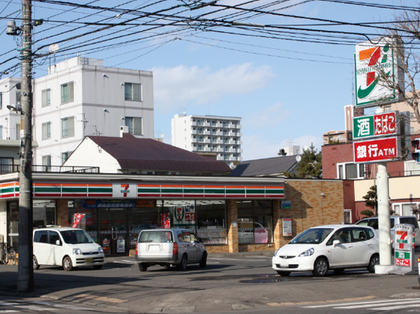 Surrounding environment. Seven-Eleven Sapporo Central South Article 11 store (2-minute walk / About 90m)