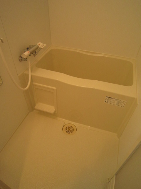 Bath. Spacious bathroom! You can relax there a feeling of cleanliness! 