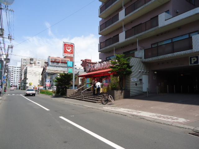 Dorakkusutoa. Tsuruha Minami Article 7 store of medicine 426m to (drugstore)