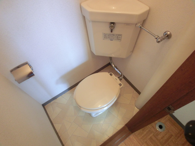 Toilet. There is also roll Storage ☆ 