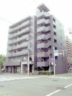 Building appearance. You can move within the initial cost 90,000 yen Nishi 18-chome Station walk 5 minutes