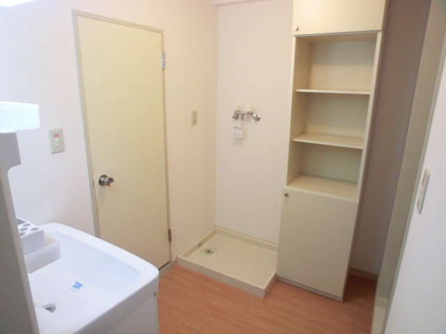 Washroom. Shampoo dresser new ☆ 