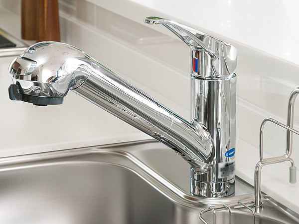Kitchen.  [Kitchen mixing faucet] Flow rate ・ It reduces the wasteful running water at the time of the amount of water adjustment, There are energy-saving effect compared to the single-lever faucet. Also, Faucet around is stain-resistant hygienic (same specifications)