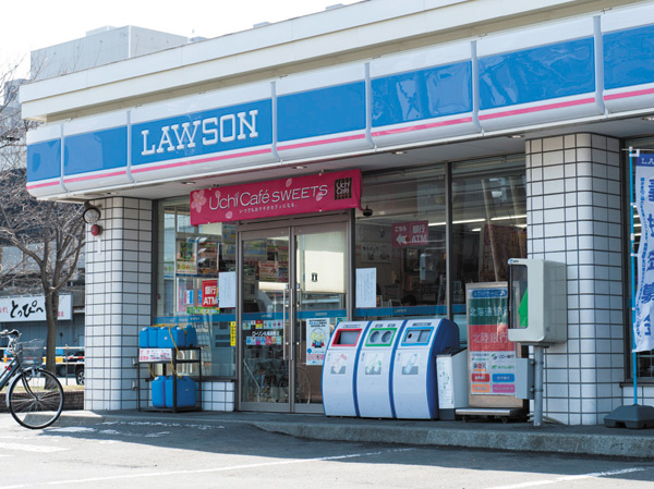 Surrounding environment. Lawson Sapporo Mulberry store (about 560m / 7-minute walk)