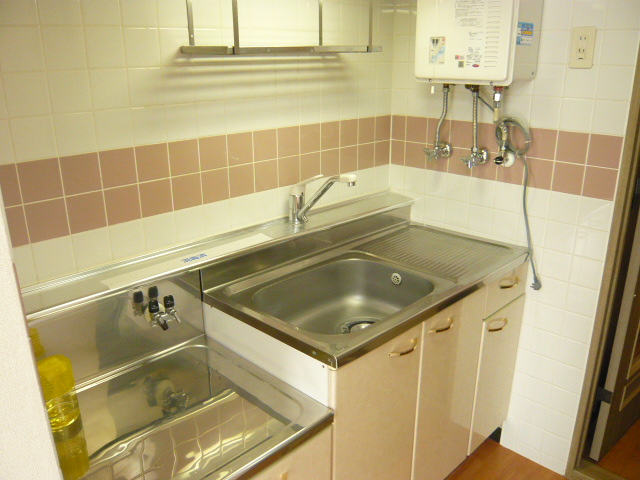 Kitchen. Kitchen also been cleaning