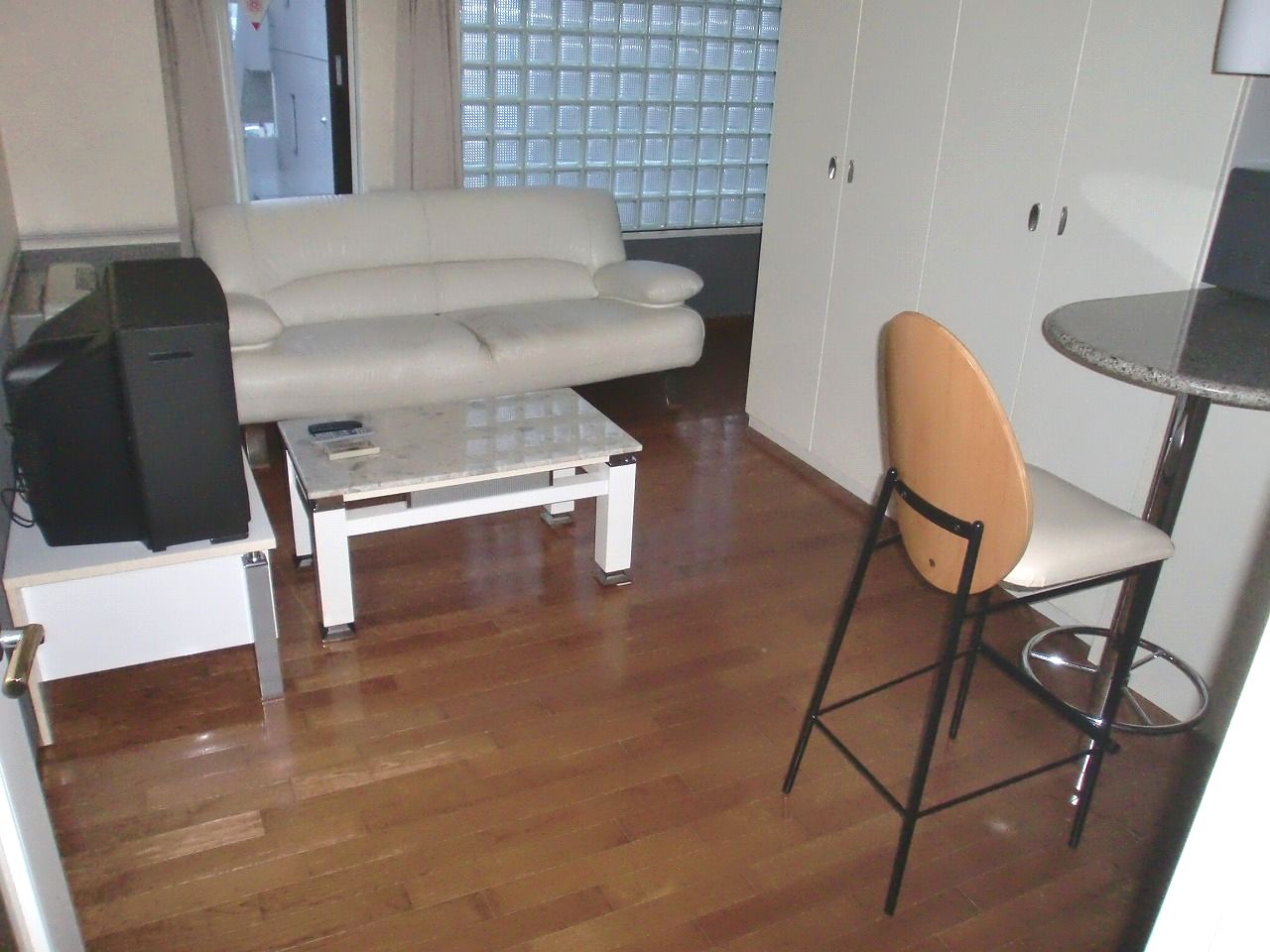 Living and room. furniture, For the first time perfect to live alone in with consumer electronics! 