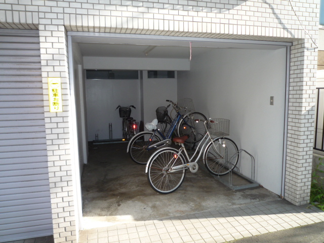 Other. There is also bicycle parking ☆ 