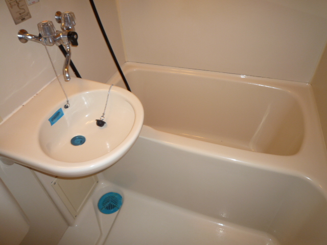 Bath. It is a bathroom of the 3-point unit type of washbasin ☆ 