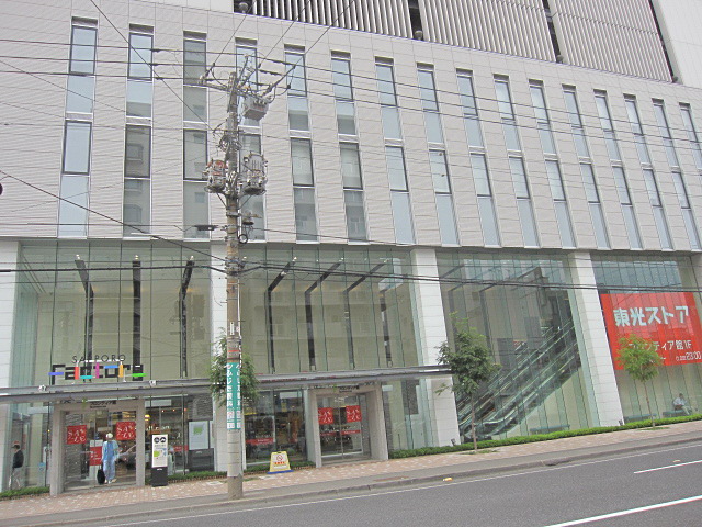 Shopping centre. Sapporo Factory Frontier Museum until the (shopping center) 624m