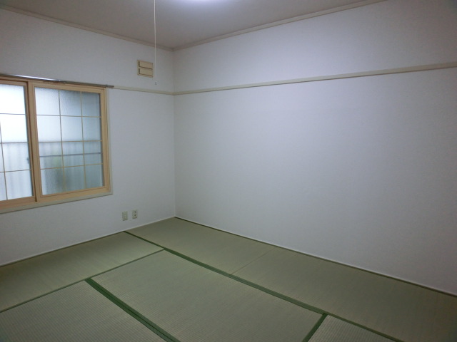 Other room space. You can take a nap slowly in the Japanese-style room (^^)