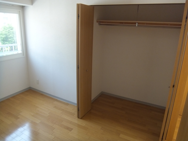 Other room space. Easy to use and widely closet Western-style