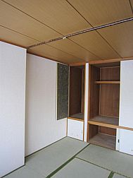 Other room space. Japanese-style room is also feels new and tatami