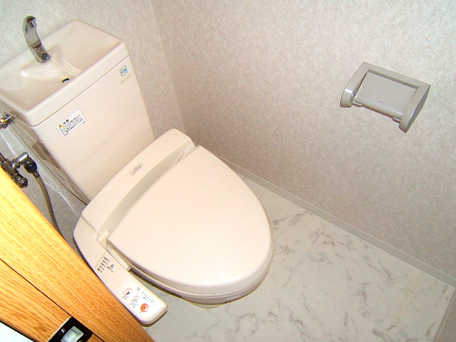 Toilet. Washlet equipped! 