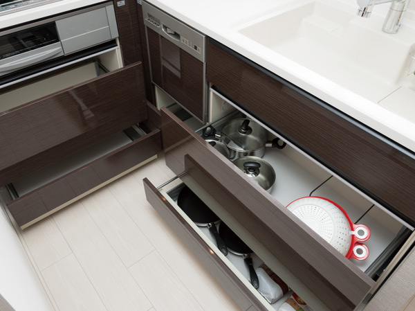 Kitchen.  [Luck with storage All slide cabinet] The upper part of the slide that big pot can be accommodated, Together with the three-stage slide that can organize small parts ensure the storage space of the large capacity (same specifications)