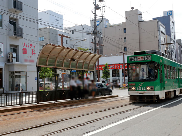 Surrounding environment. Streetcar "Chuokuyakushomae" stop (about 180m / A 3-minute walk). Nishi 4-chome district row of the first train is 25 minutes 6 o'clock, Shuhatsu 5 pm 23 (weekdays), 1 pm 23 (Sat ・ Day ・ public holiday). Ride time of up to Western 4-chome stop is about 4 minutes. Susukino first train to the direction is 6 o'clock 38 minutes, Shuhatsu 12 minutes at 23 (up to Chuotoshokanmae). Ride time of up to Susukino stop is about 11 minutes.