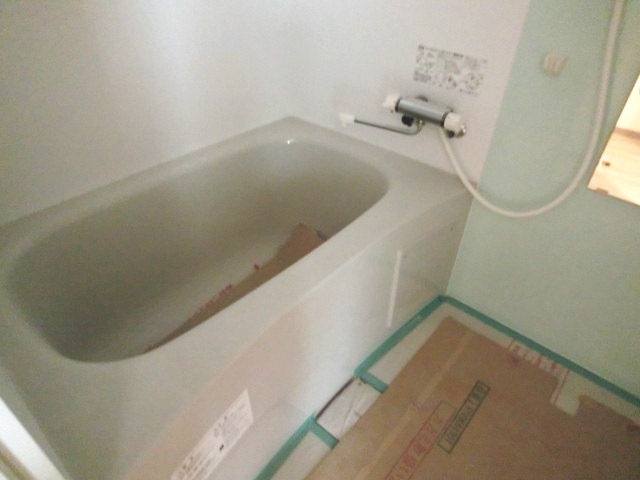 Bath. It is a bath with a bathroom dryer ☆ 