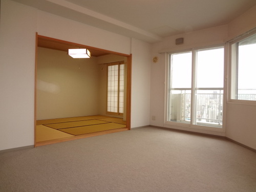 Kitchen. Japanese-style room from the living room