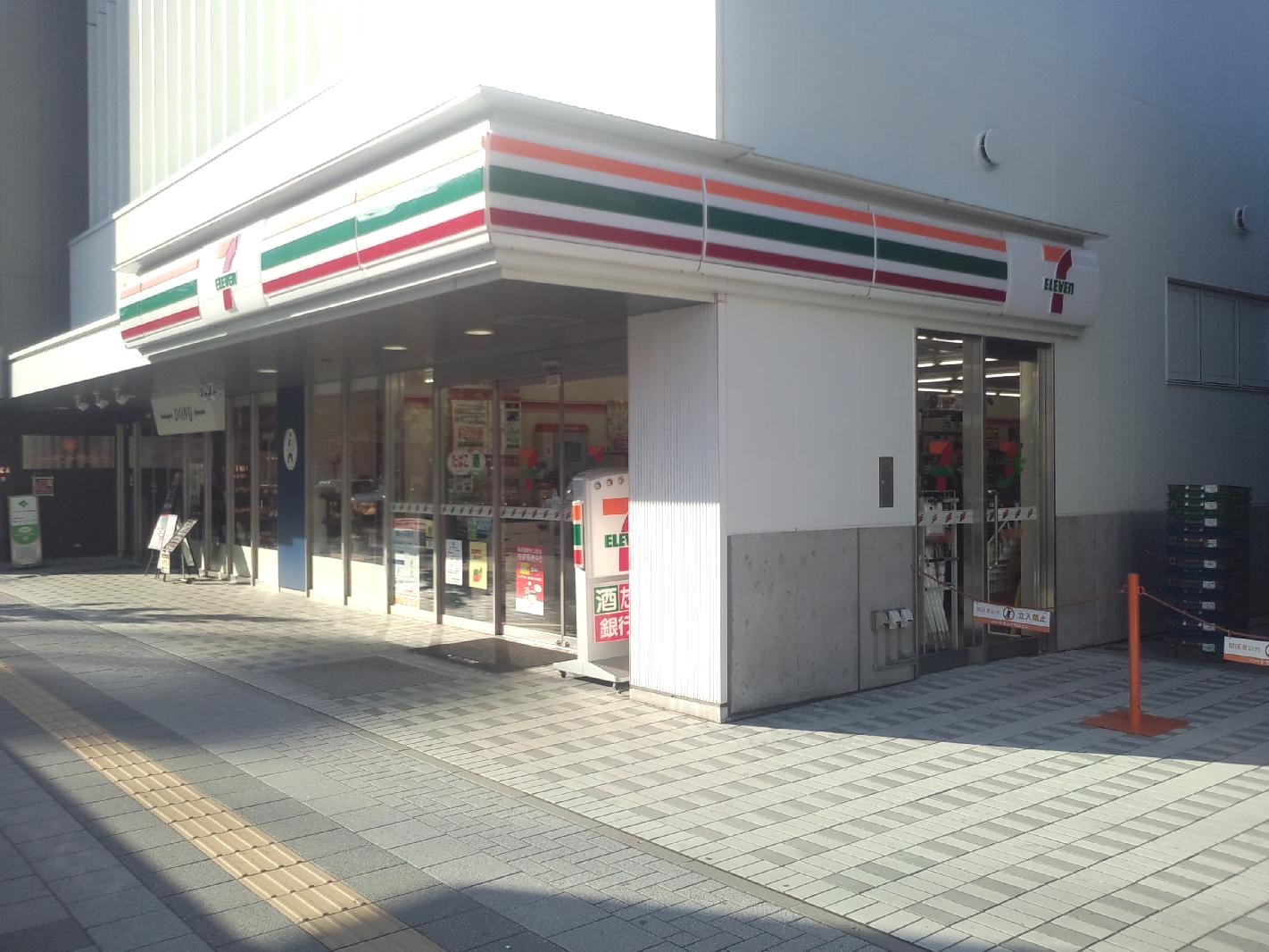 Convenience store. Seven-Eleven Sapporo Maruyama Park Station store (convenience store) to 426m