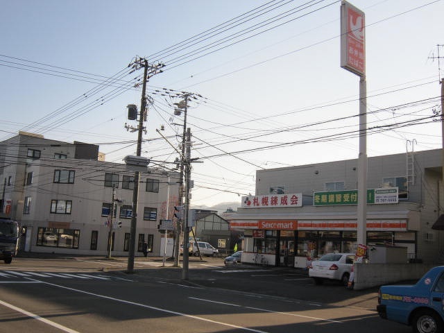 Convenience store. Seicomart back approach to a shrine store up to (convenience store) 139m