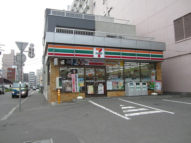Convenience store. Seven-Eleven Sapporominami 2 west 9 stores up (convenience store) 189m