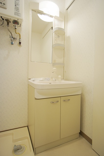 Washroom.  ☆ Shower with cosmetic washbasin ☆ 