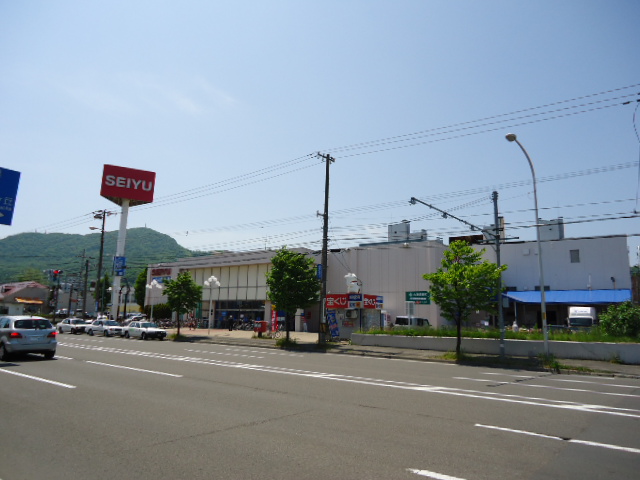 Supermarket. Seiyu Asahigaoka 1105m to the store (Super)