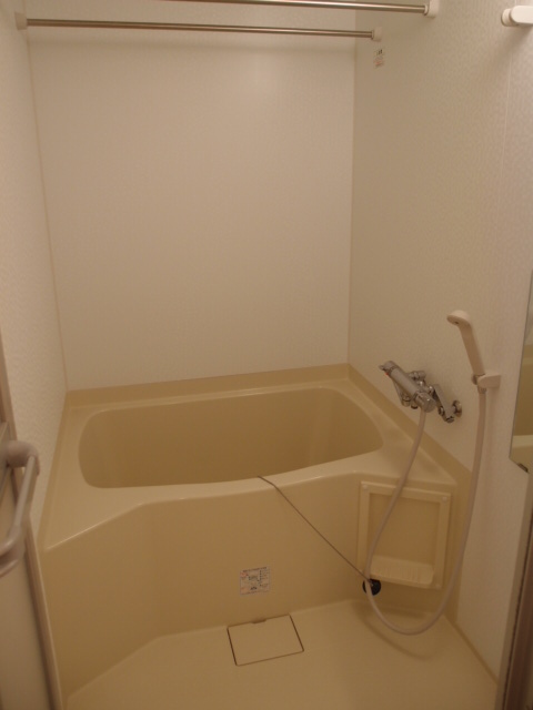 Bath. It is a bathroom with a bathroom dryer! Spacious and are leisurely bathing