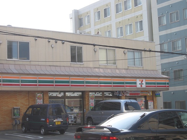 Convenience store. Seven-Eleven South Article 7 store up (convenience store) 176m