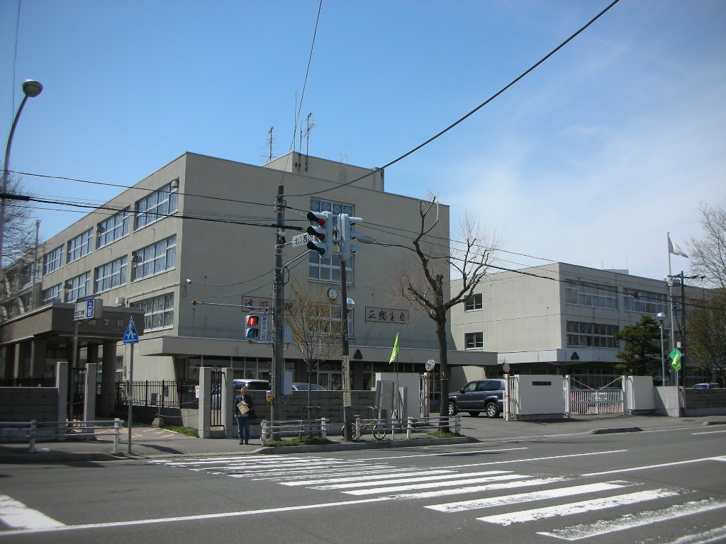 Junior high school. 1147m to Sapporo Municipal Koryonaka school (junior high school)