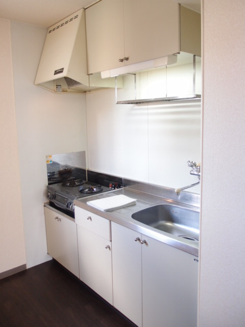 Kitchen. Storage is also many easy-to-use window kitchen! 