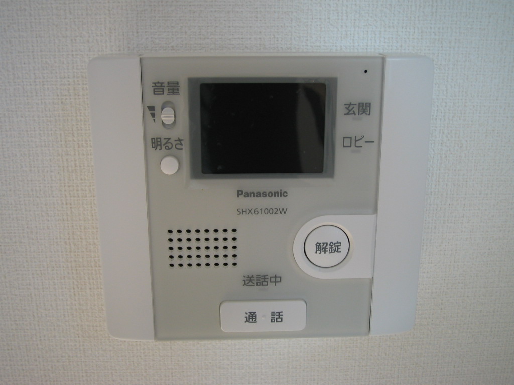 Security. It is peace of mind can check visitors at a glance because it is equipped with a TV monitor Hong! 