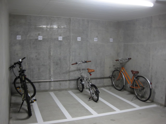 Other common areas. Firmly guard the wind and rain snow because it is equipped with underground bicycle storage! ! 