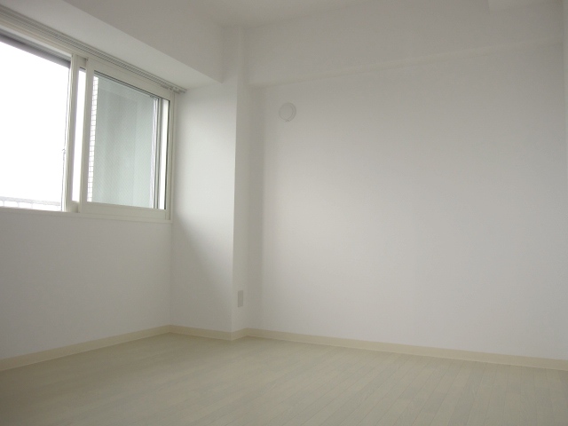 Other room space. Western-style room is also spacious bright