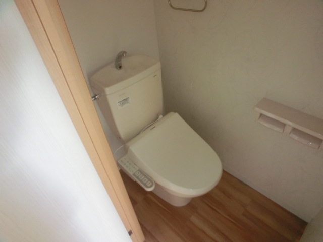 Toilet. Same construction company, It is similar to Listing. 