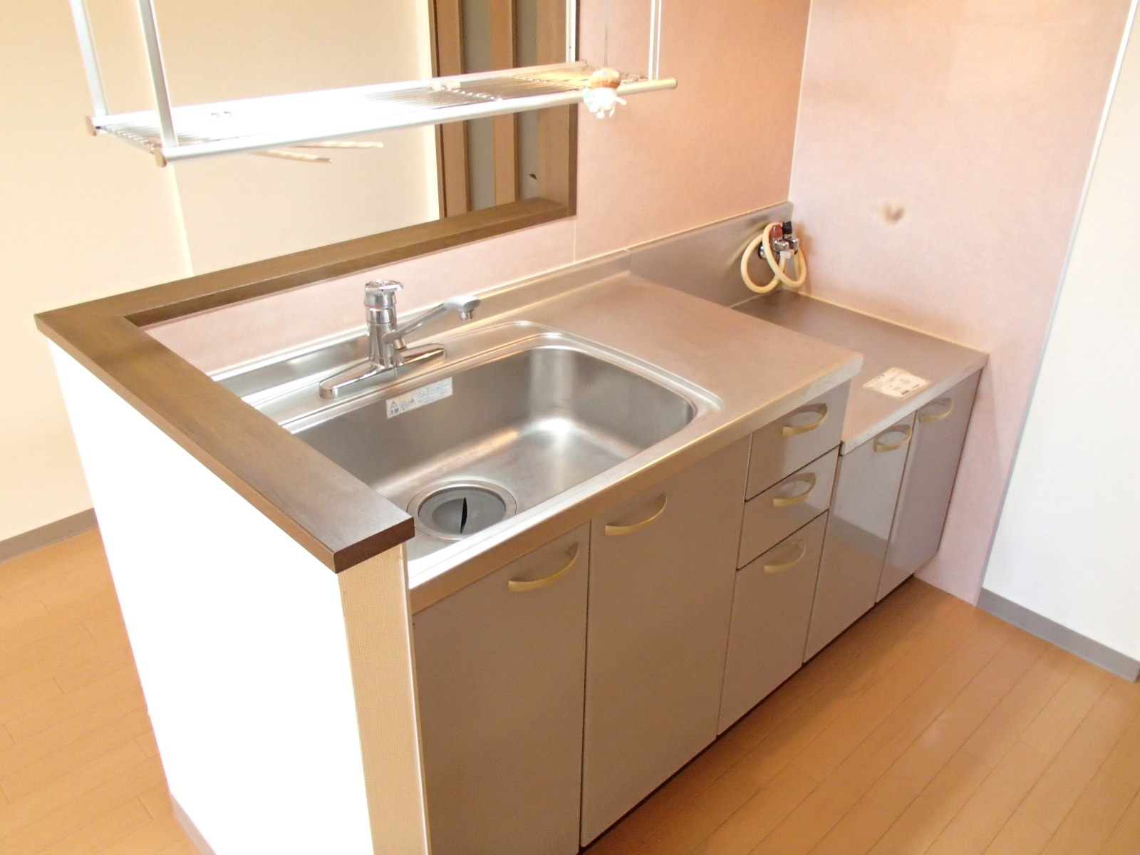 Kitchen. Built shallow property utility costs in the city gas is economic ☆ Spacious 1LDK