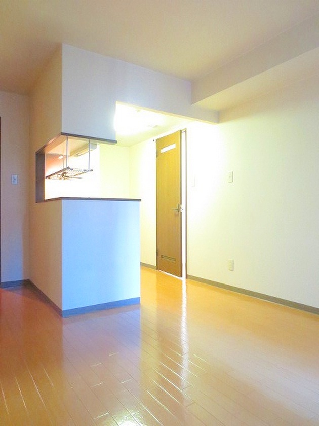 Living and room. Built shallow property utility costs in the city gas is economic ☆ Spacious 1LDK