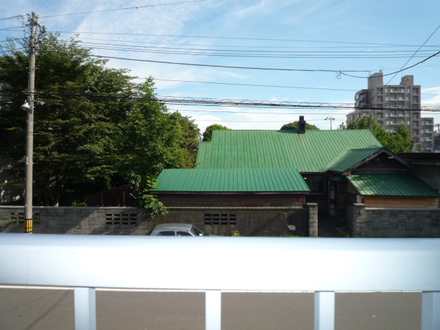 View. Is the view from the window ☆ Hit sun on the south-facing ◎