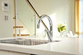 Other Equipment. Adopt a touchless faucets "Nabisshu". Wide kitchen counter, Sufficiently secure the cooking space.