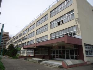 Junior high school. 880m to Sapporo Municipal Central Junior High School