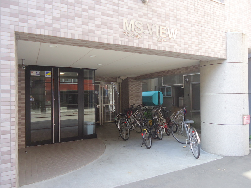 Parking lot. Building entrance ・ Bicycle-parking space