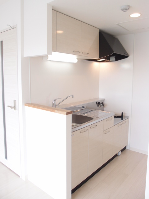 Kitchen. Also white fashionable kitchen. Gas stove can be installed! 