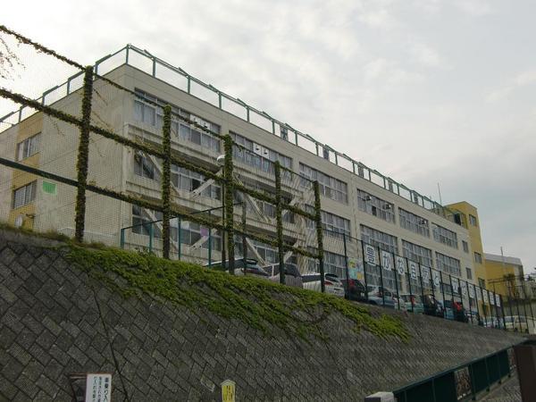 Primary school. 1300m to Sapporo Municipal Okurayama elementary school (elementary school)